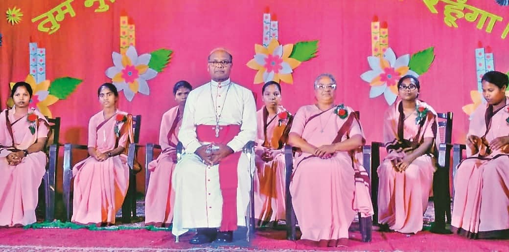 अपना जीवन प्रभु और उसकी प्रजा के लिए समर्पित करें : आर्चबिशप