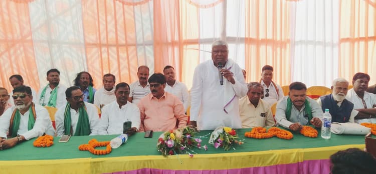 ललपनिया में इंडिया गठबंधन की बैठक