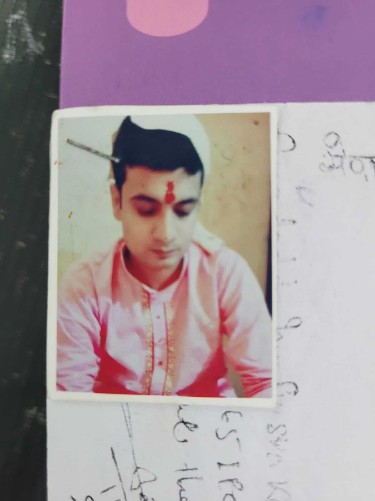 डेढ़ सालों से अपने लापता बड़े भाई की तलाश कर रही है अंजली