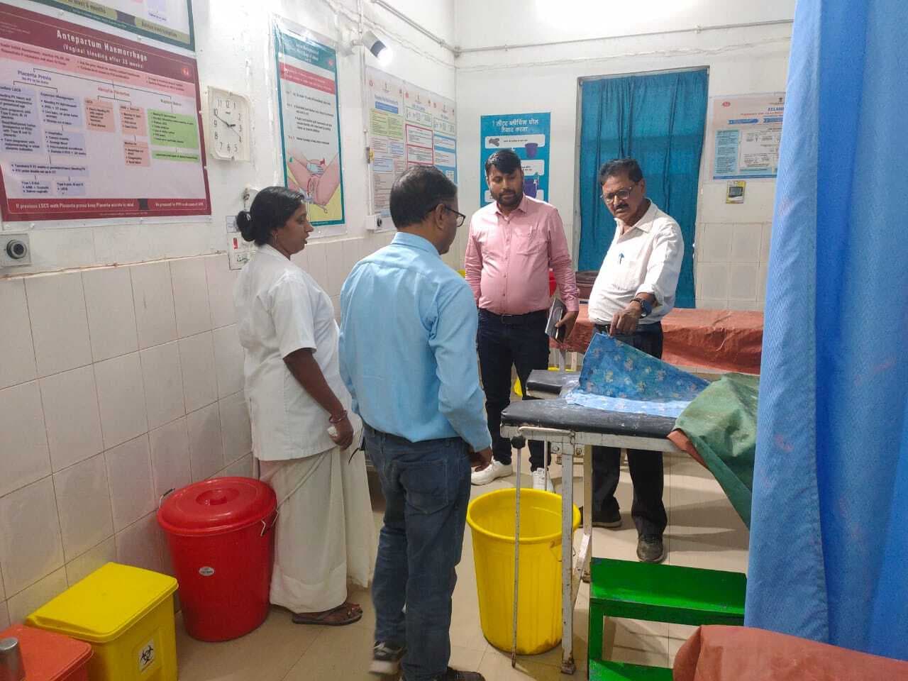 पीएचसी दिघलबैंक एवं बहादुरगंज का किया निरीक्षण