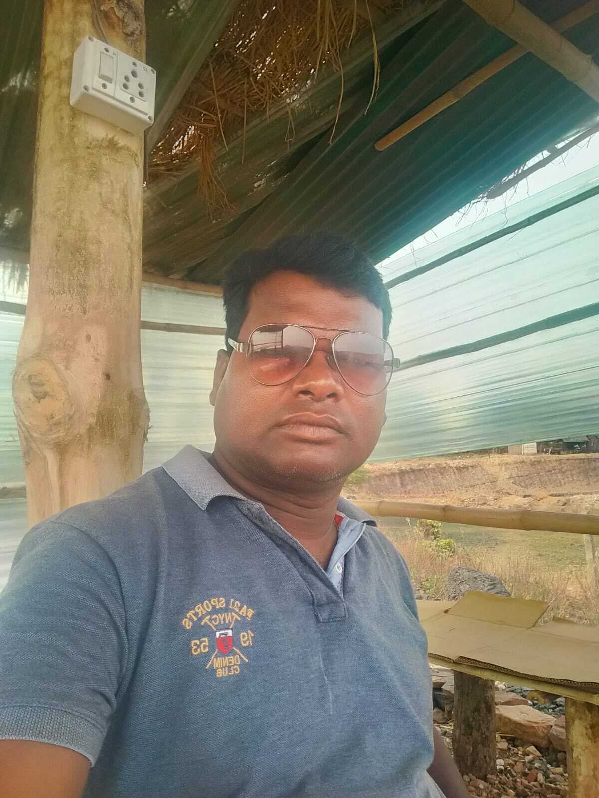 कोल अधिकारी को पिस्टल सटा रुपये लूटे, हत्या की धमकी