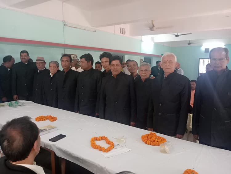 आज से ड्रेस कोड में नजर आयेंगे विधि लिपिक