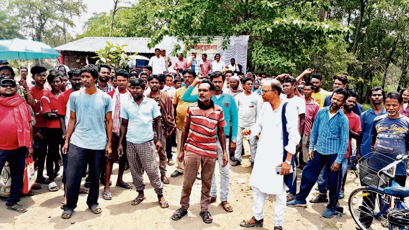 श्मशान घाट पर दखल के खिलाफ ग्रामीणों ने की सभा