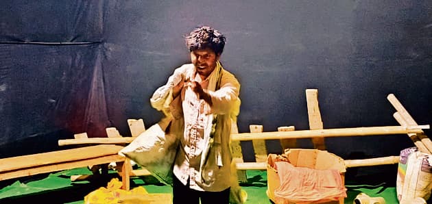 कचरा वाला की प्रस्तुति के साथ संपन्न हुआ एकल नाट्य महोत्सव