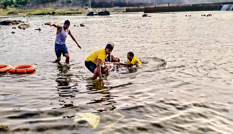 राउरकेला : रील्स बनाने में पूर्व पार्षद के पुत्र समेत दो युवक तरकेरा पंप हाउस में डूबे, मौत