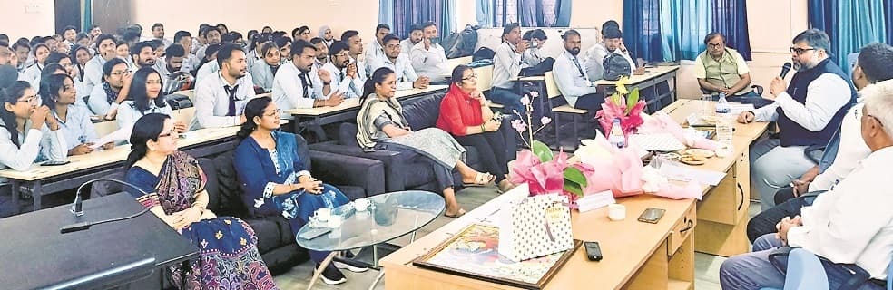 विद्यार्थियों के लिए करियर लक्ष्य निर्धारण और समय प्रबंधन जरूरी : नीरज