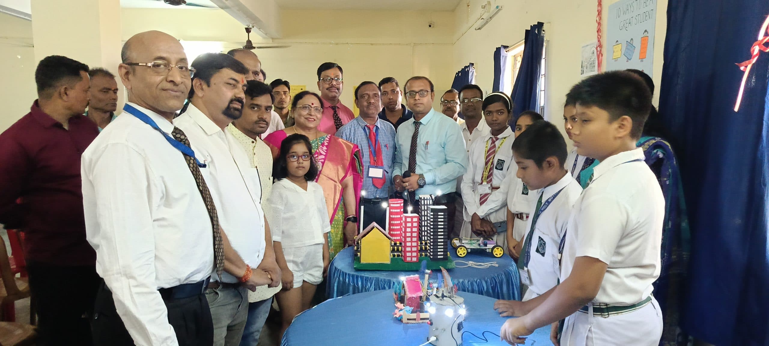 होली मदर्स एकेडमी फुलवार में विज्ञान प्रदर्शनी