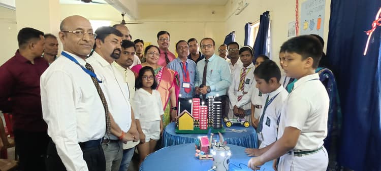 होली मदर्स एकेडमी फुलवार में विज्ञान प्रदर्शनी