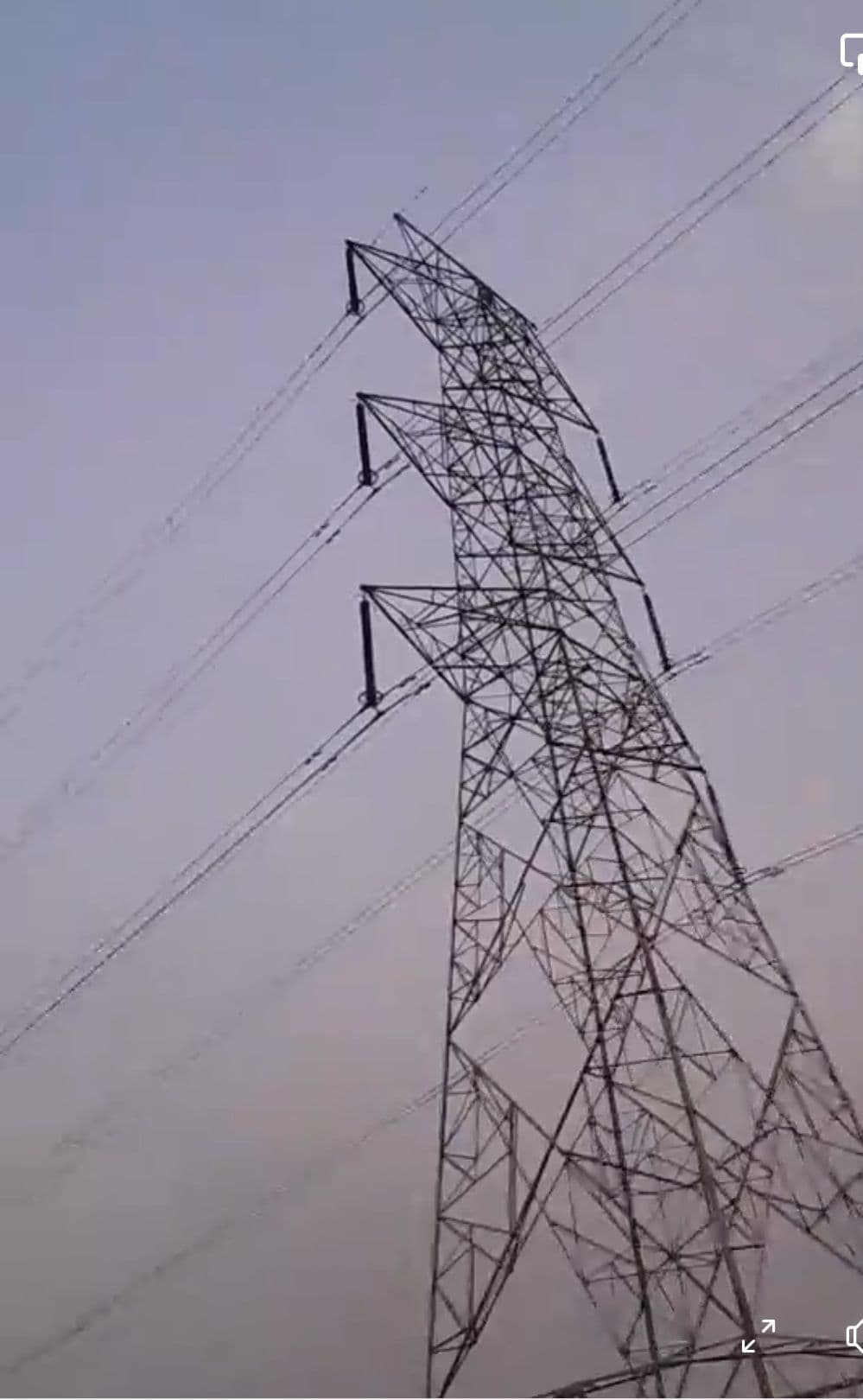 कालाडाबर में डीवीसी टावर पर 350 फीट ऊपर चढ़ गयी अर्धविक्षिप्त महिला