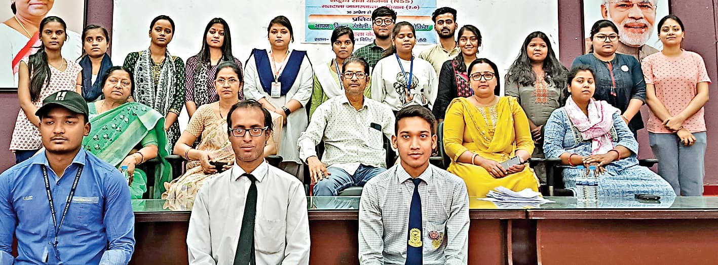 भाषण, निबंध व स्लोगन प्रतियोगिता में दिखी प्रतिभा