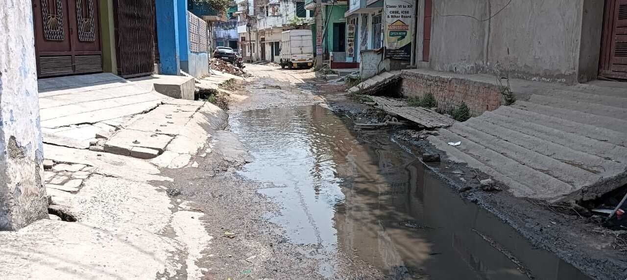 सिकंदरपुर : सफाई व्यवस्था निजी हाथों में सौंपने के बाद भी जलजमाव की समस्या नहीं हो सकी दूर