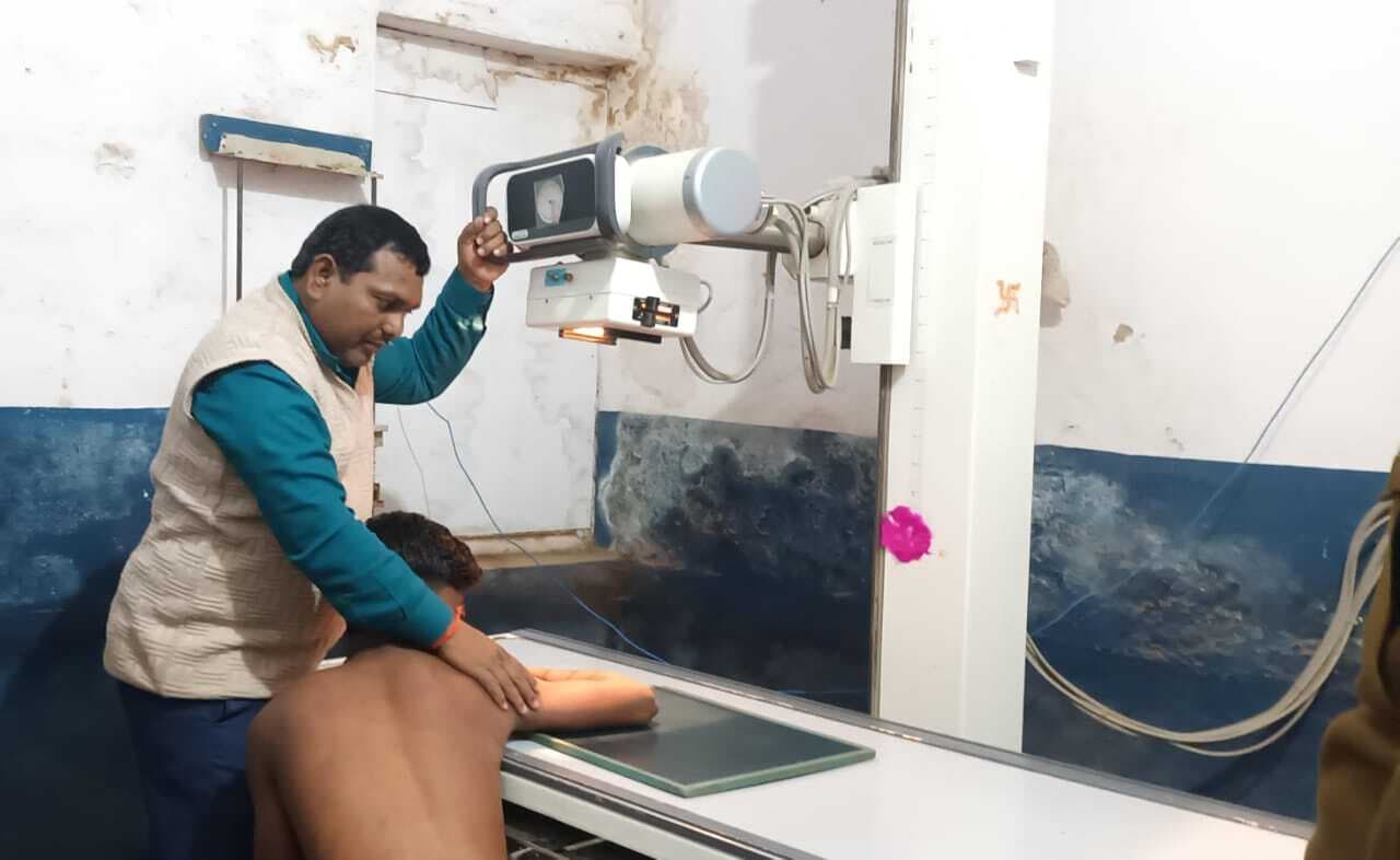 रखरखाव नहीं होने से कई स्वास्थ्य केंद्रों पर एक्स-रे मशीन खराब