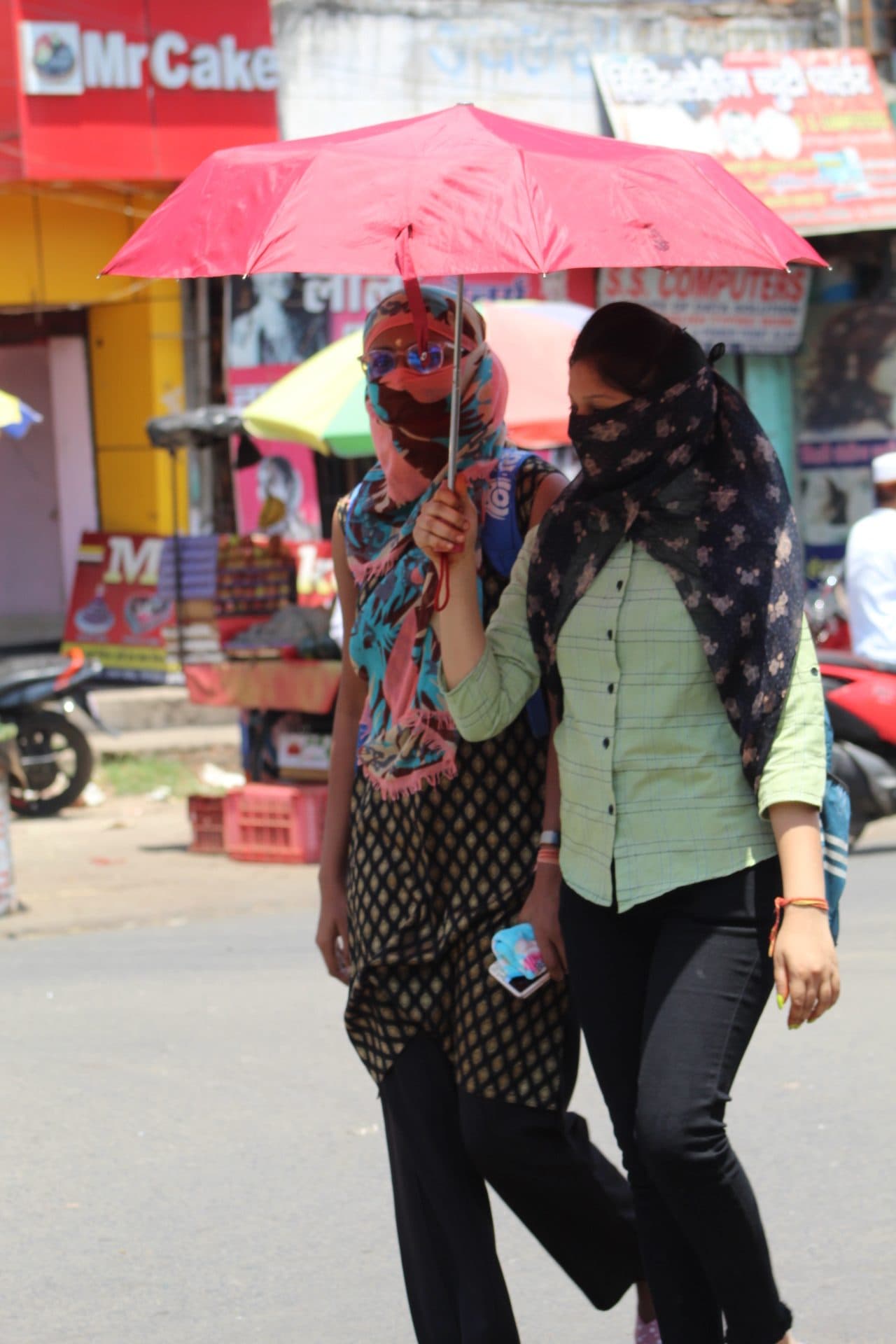 चिलचिलाती धूप व बढ़ती तपिश से लोगों का जीना मुहाल