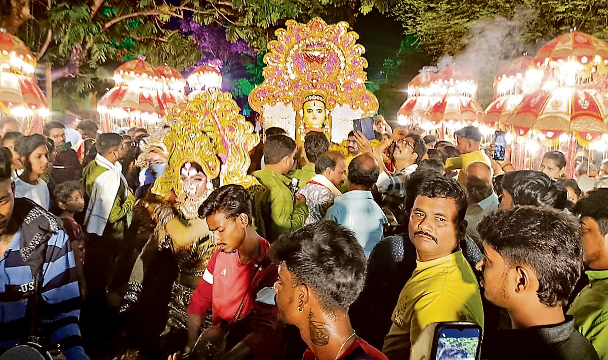 बंडामुंडा : बैंड-बाजा के साथ निकली विसर्जन शोभायात्रा, माता मुथ्यालम्मा की पूजा का हुआ समापन