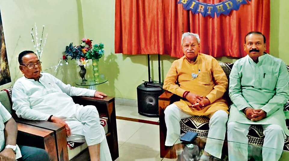 भाजपा में लौटने की तैयारी में रामटहल चौधरी, प्रदेश प्रभारी वाजपेयी से मिले