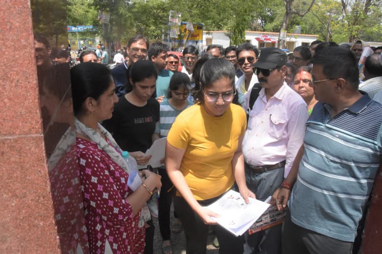 आसान थे बायोलॉजी के प्रश्न, फिजिक्स ने थोड़ा उलझाया