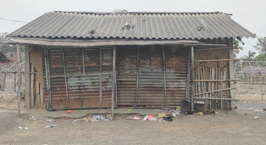 नाश्ता दुकान में बेची जा रही विदेशी शराब, पुलिस ने जब्त कर दुकानदार को भेजा जेल