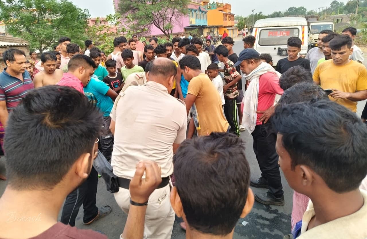 WB News : अलग-अलग सड़क हादसे में दो की मौत, एक घायल