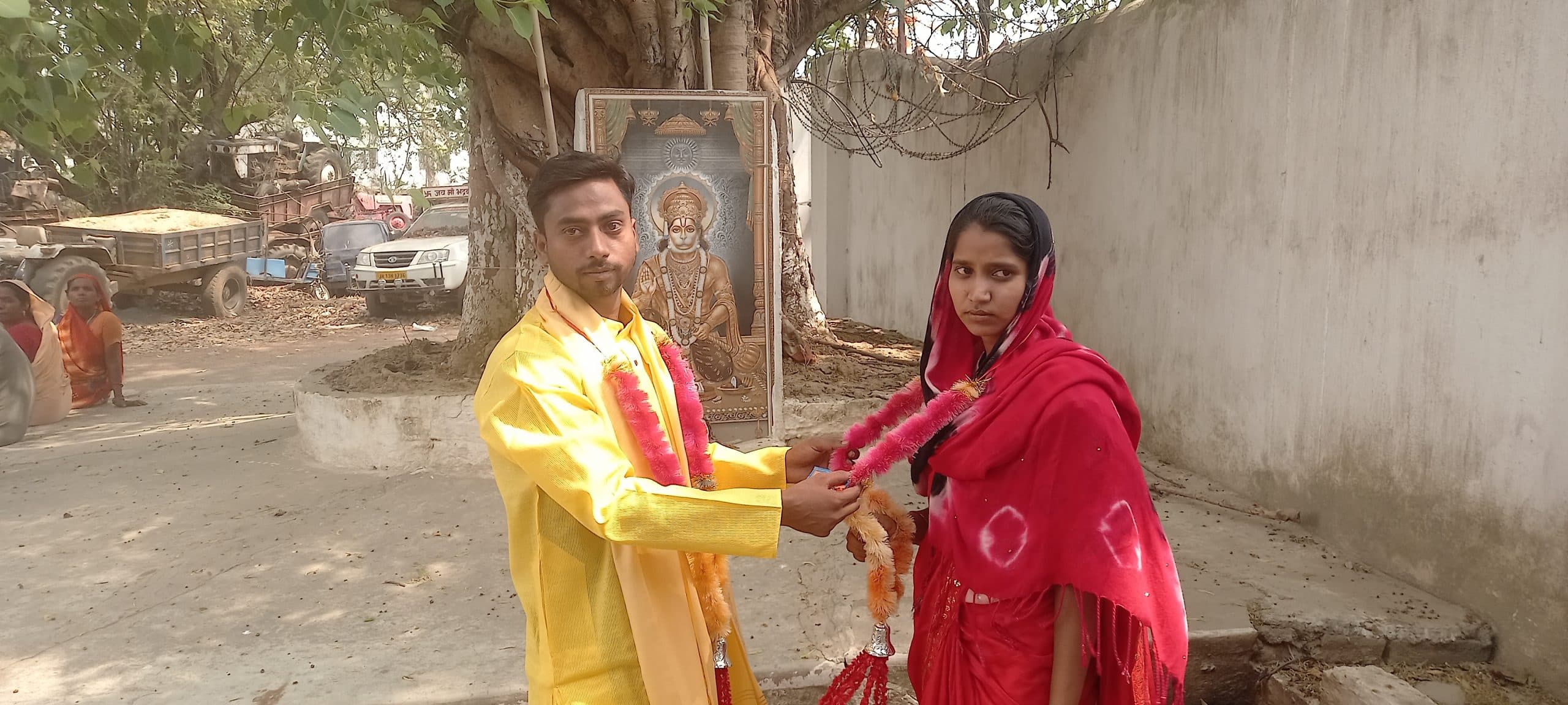 पेलावल ओपी में प्रेमी युगल की हुई शादी-पांच साल से चल रहा था दोनों के बीच प्रेम प्रसंग ,घर से भागकर 12 अप्रैल को बनारस मे किया था शादी