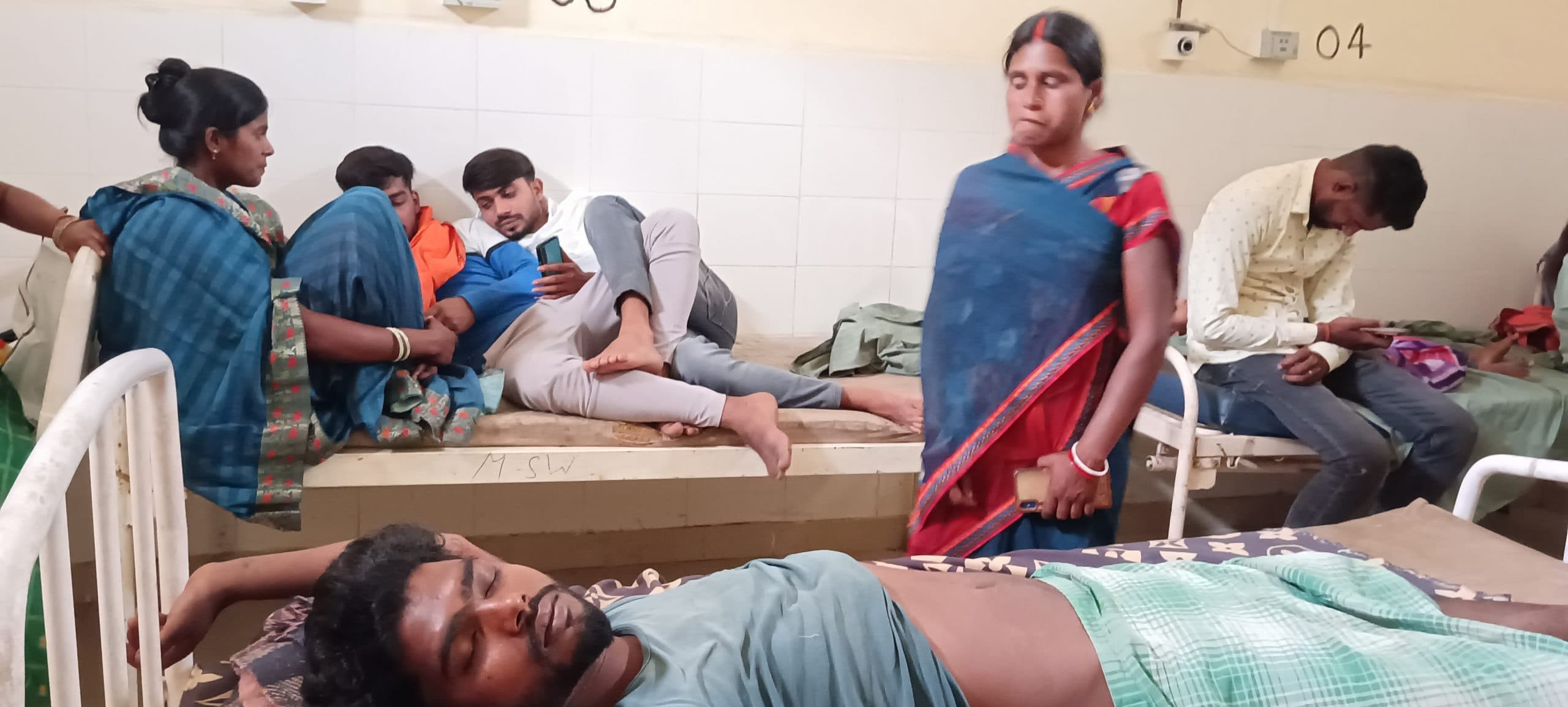 निर्माणाधीन पानी टावर से गिरा मजदूर, घायल