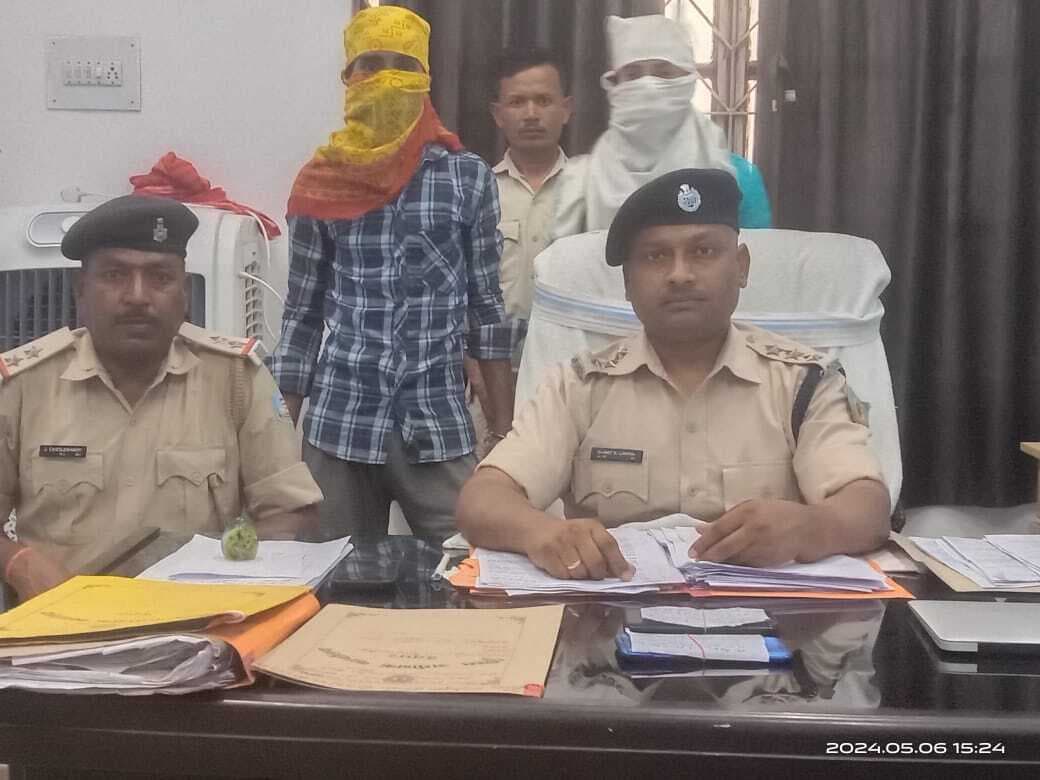 झपट्टामार गिरोह के दो युवकों को चोरी के मोबाइल के साथ किया गिरफ्तार