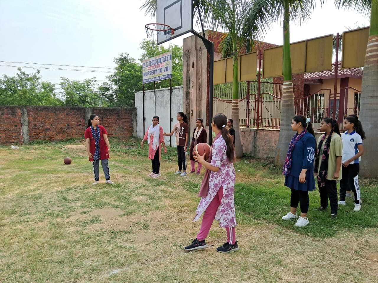 स्कूली बच्चों ने लिया अलग-अलग खेल आनंद