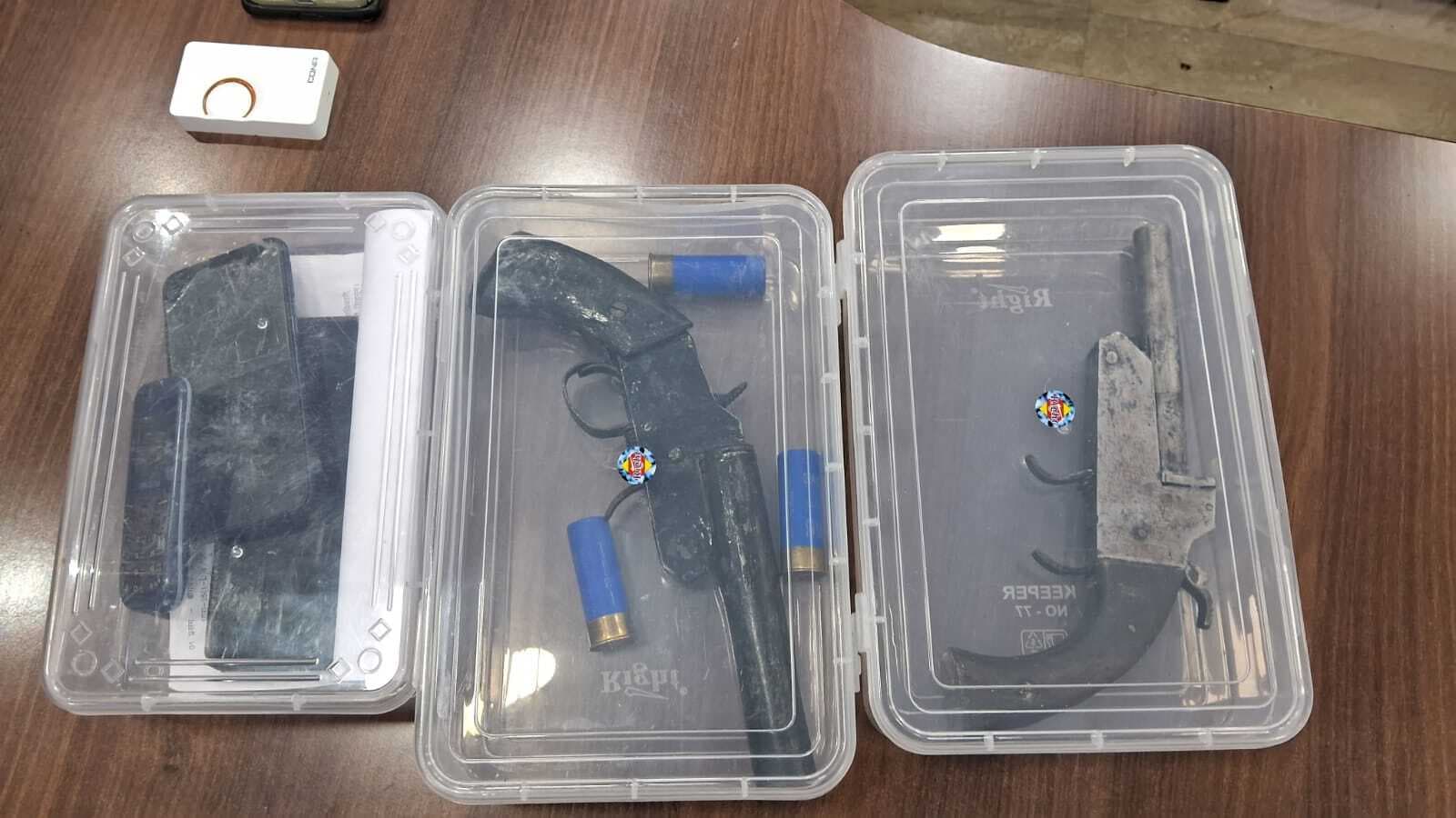 बागबेड़ा : दो देसी कट्टा और गोली के साथ तीन गिरफ्तार