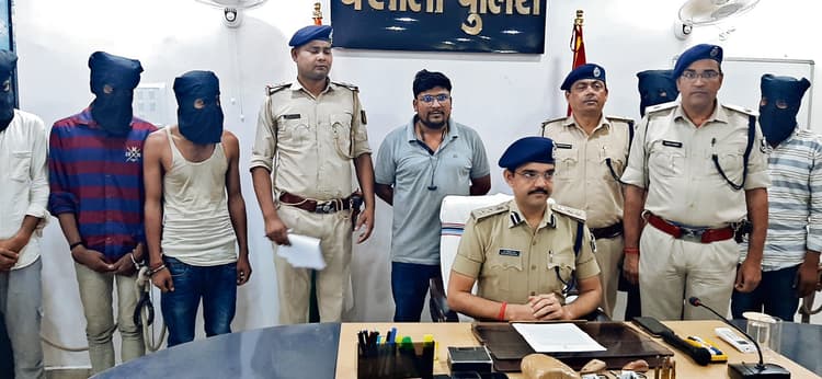 बंधन बैंक एवं सीएसपी संचालक से लूट एवं हत्या मामले में पांच बदमाश गिरफ्तार