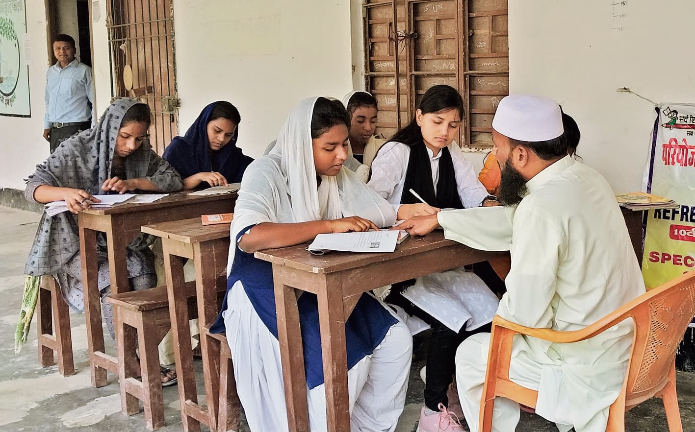एक वर्ष पूर्व नींव डालने के बाद भूल गये विद्यालय का भवन निर्माण कराना