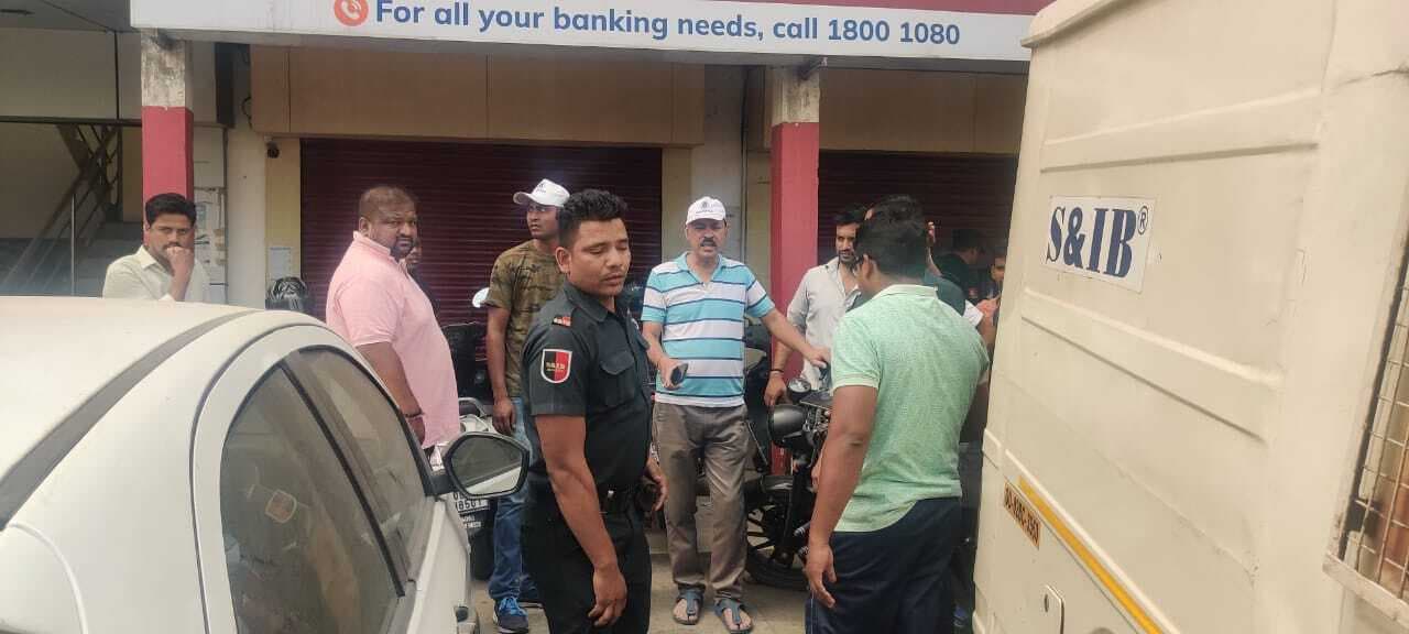 राजगांगपुर : राइफल लोड करते समय गार्ड से चली गोली, मची अफरा-तफरी