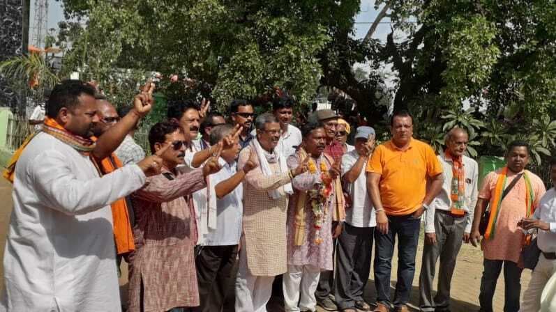 कुचिंडा विधानसभा सीट : भाजपा प्रत्याशी रविनारायण नायक ने निकाला रोड शो, भरा पर्चा