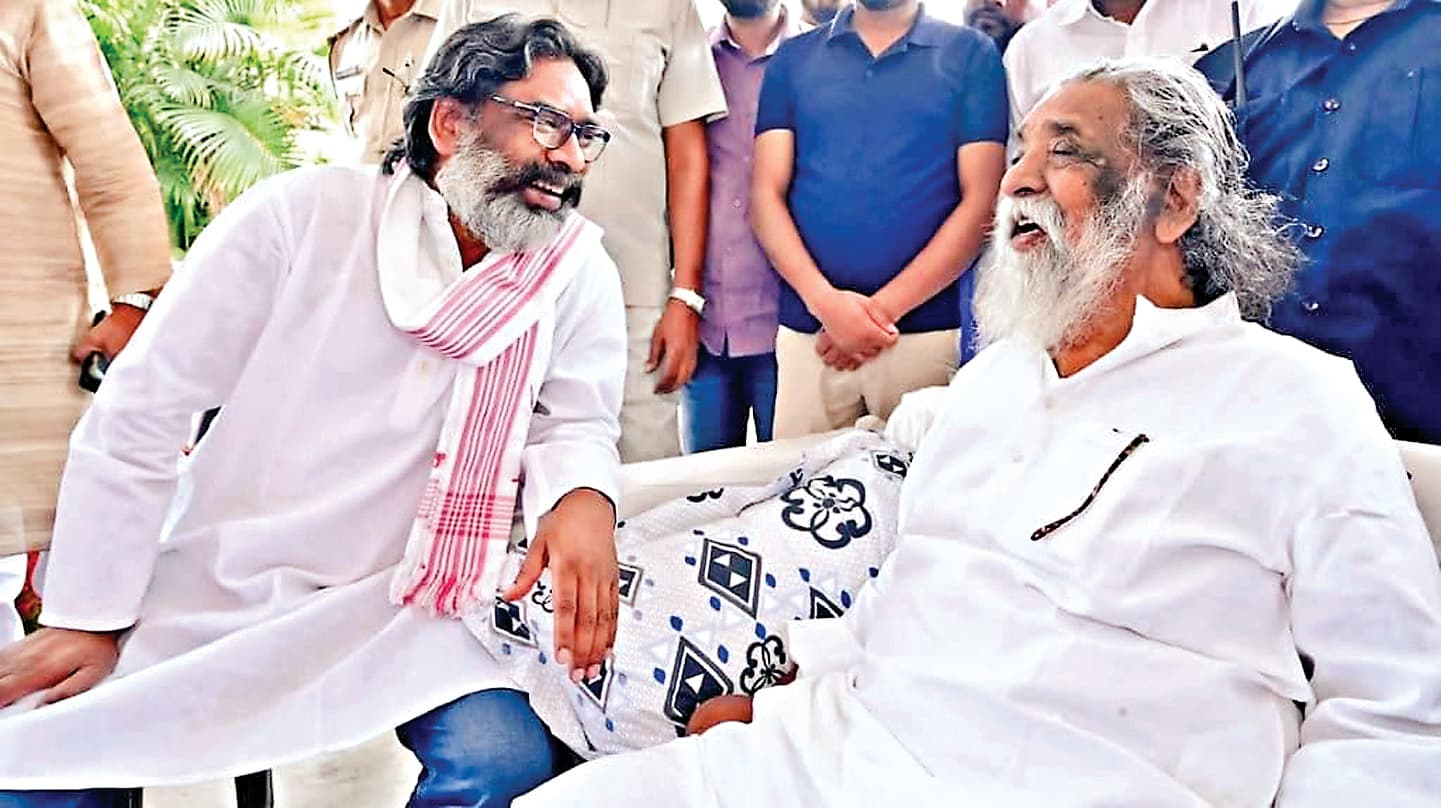 शिबू 2.O के लुक में दिखे हेमंत सोरेन, गिरफ्तारी के तीन महीने बाद जेल से निकले