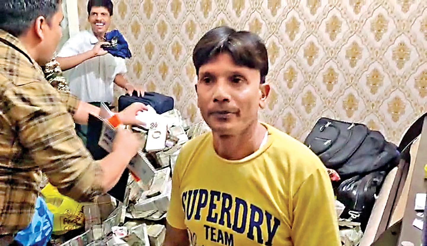 मंत्री आलमगीर के पीएस, सहायक जहांगीर व बिल्डर के ठिकानों से मिले 35,23,00,000 रुपये