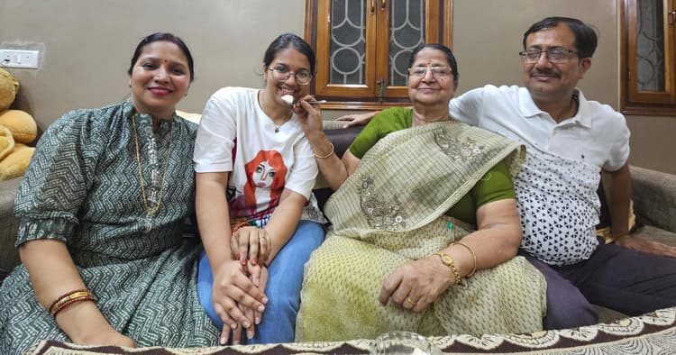 अर्थशास्त्र में रिसर्च करना चाहती है जिला टॉपर वंशिका