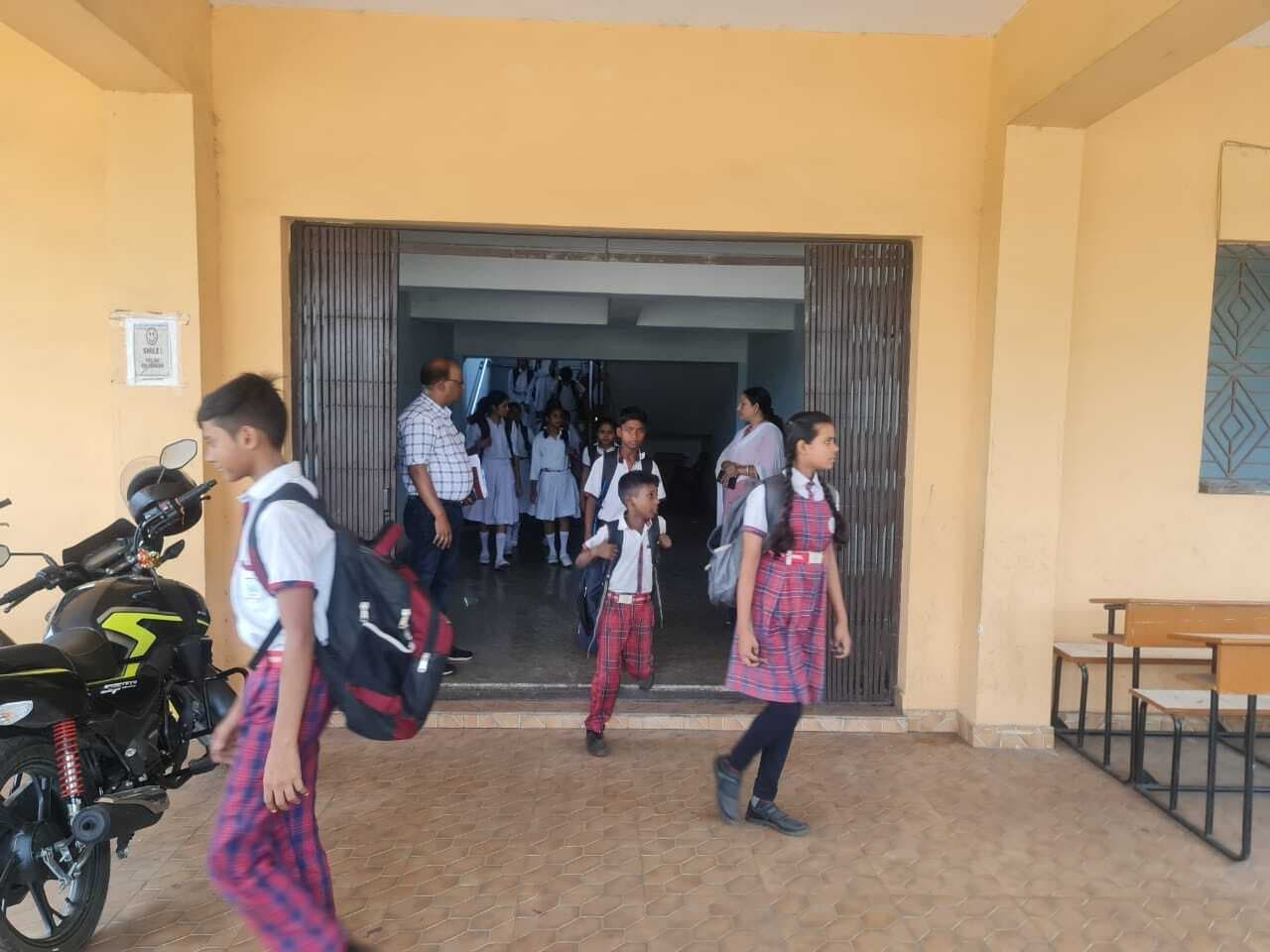 बंदी के बाद भी स्कूल खुला रहने से प्रबंधन को शो-कॉज