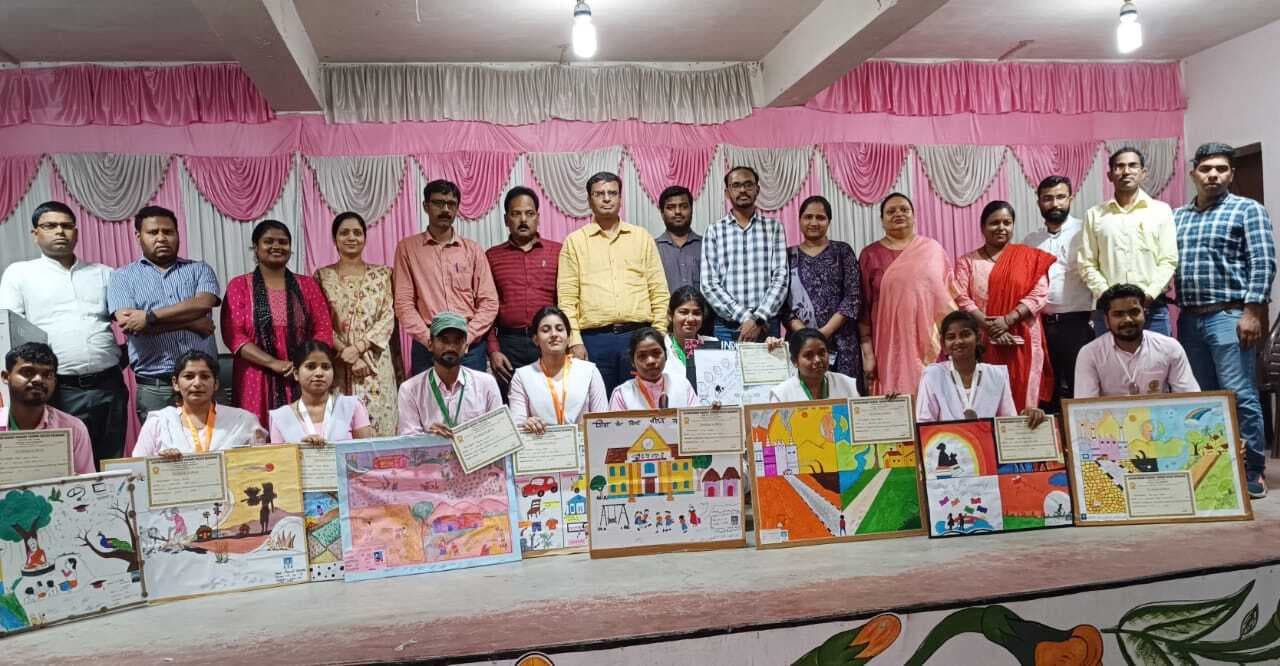 प्रशिक्षुओं ने अनुपयोगी चीजों से उपयोगी वस्तु बनाने का गुर सिखाया