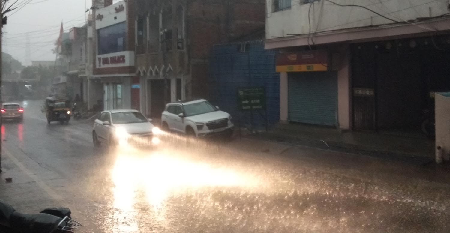 रेलवे लाइन से जोड़ने के साथ बेरोजगारों को रोजगार दिलायेंगे :  केएन त्रिपाठी