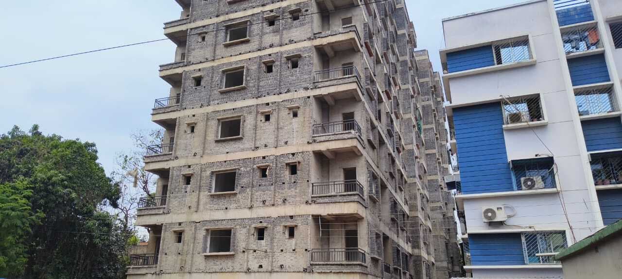 WB News : निर्माणाधीन मकान की अस्थायी लिफ्ट टूटी, गिरने से ठेका श्रमिक की मौत