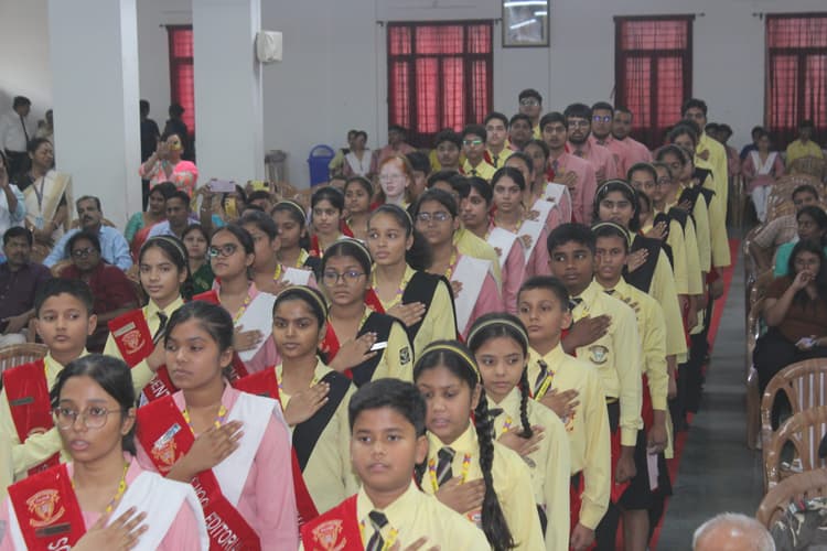 कैंपस : संत कैरेंस में अलंकरण समारोह में विद्यार्थियों को मिलीं जिम्मेदारियां