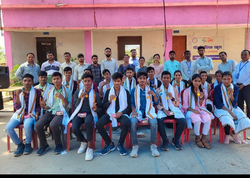 मॉडर्न पब्लिक स्कूल में बेहतर करने वाले बच्चे सम्मानित