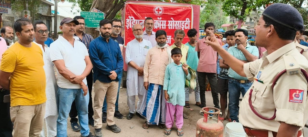 गैस सिलेंडर में आग लगने पर बचाव की दी जानकारी