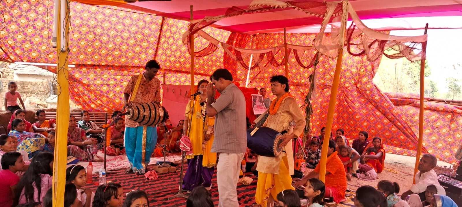 संकीर्तन में श्रीकृष्ण की लीलाओं का किया गया वर्णन