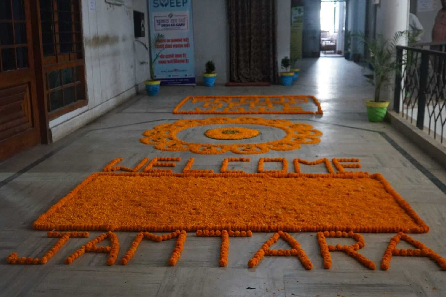 कैंपस एम्बेसडर मतदान प्रतिशत बढ़ाने में दें योगदान : डीसी