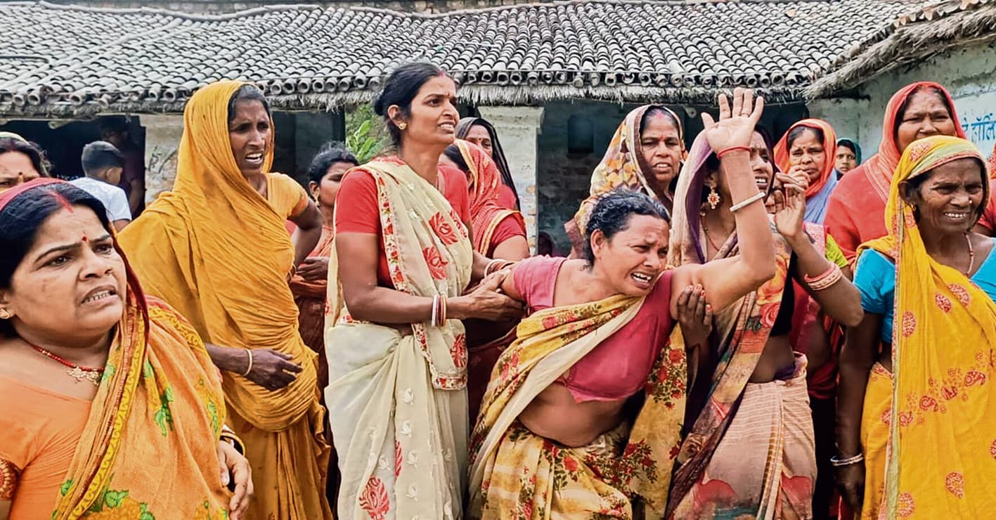 सड़क पर नीलगाय आने से पोल से टकरायी बाइक, युवक की मौत