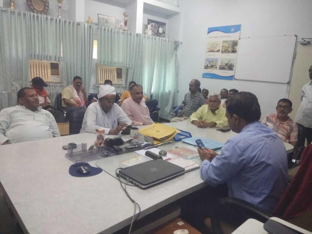 एचइसी के सप्लाई कर्मियों ने एचएमबीपी एडीएम बिल्डिंग का किया घेराव