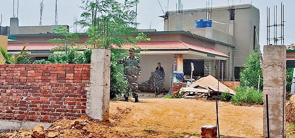 इंजीनियर व ठेकेदार के ठिकानों पर इडी की छापेमारी से मचा हड़कंप