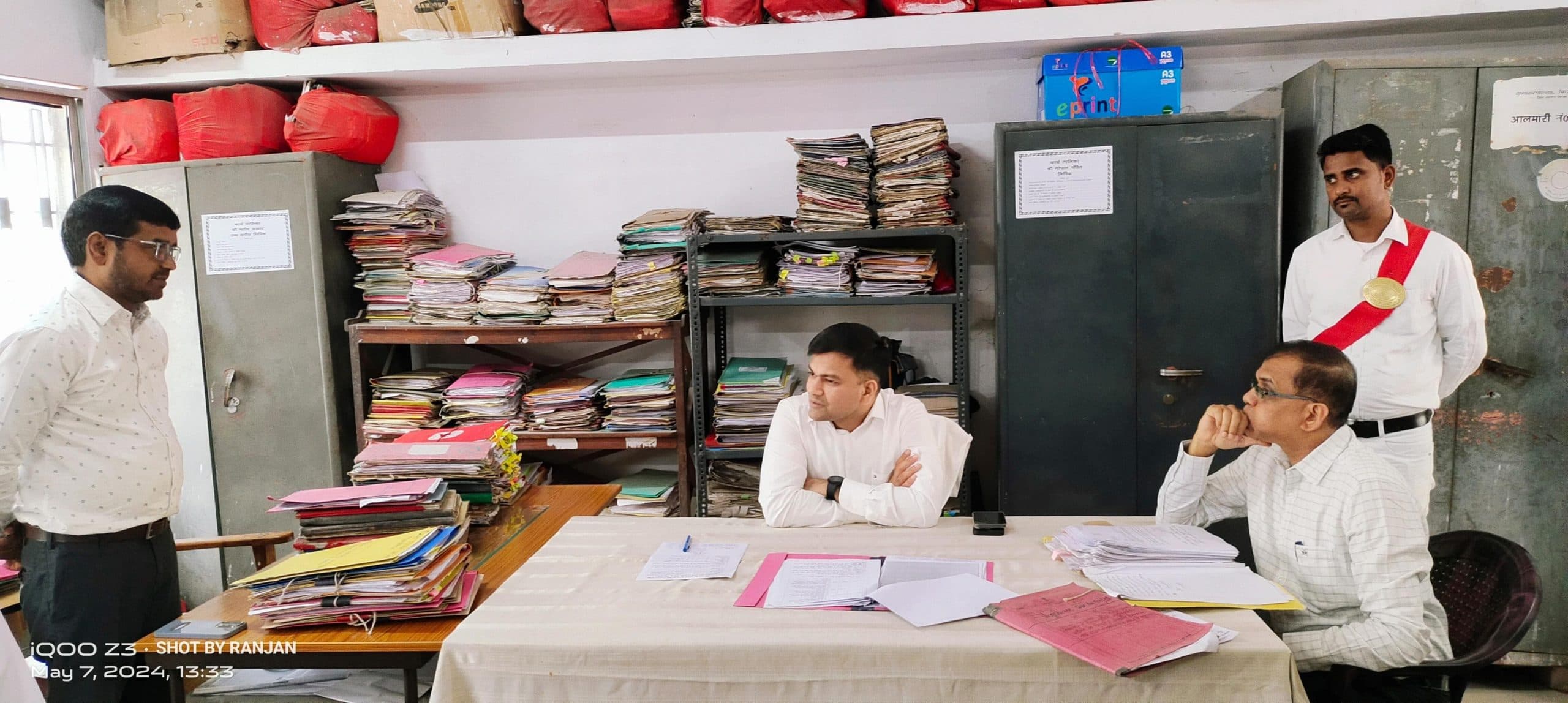 डीएम जिला स्थापना प्रशाखा का किया निरीक्षण