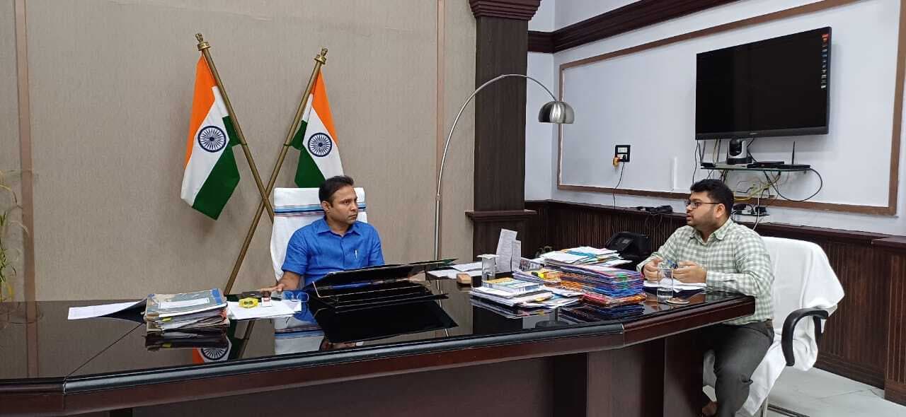 25 मई तक शहर के सभी नालों की उड़ाही करें : जिलाधिकारी