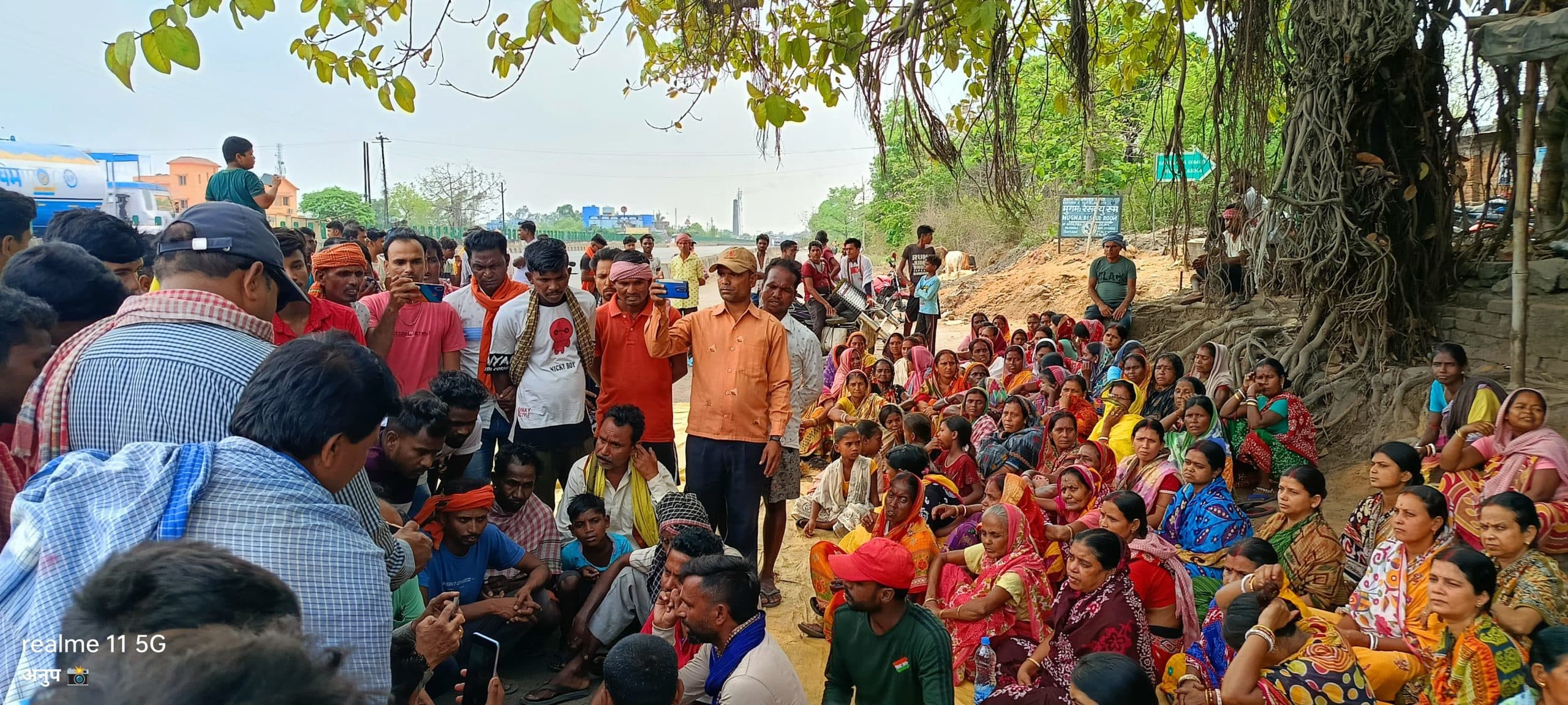 धनबाद जलापूर्ति की राइजिंग पाइप में अवैध कनेक्शन काटने पहुंची टीम का विरोध, ग्रामीणों और कर्मियों में नोकझोंक