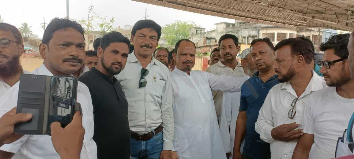 पाकुड से हज यात्रियों का जत्था मक्का-मदीना के लिए रवाना